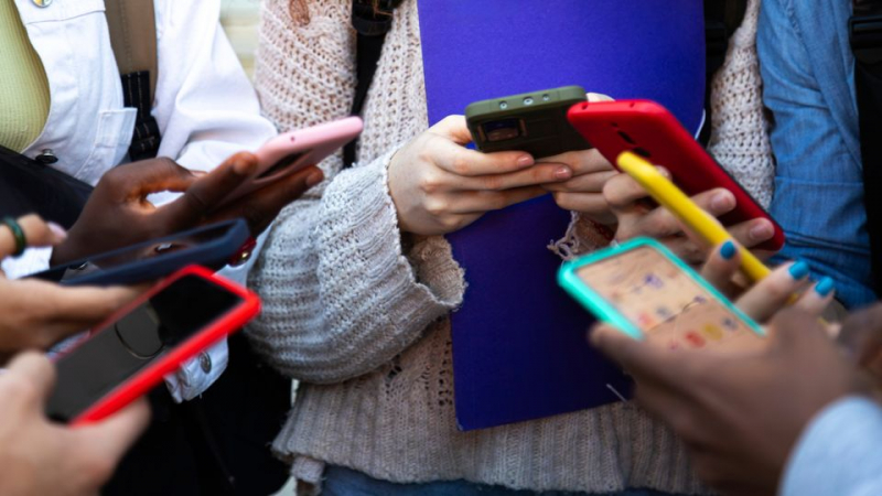 Deutsche 15-Jährige sind besonders oft am Bildschirm